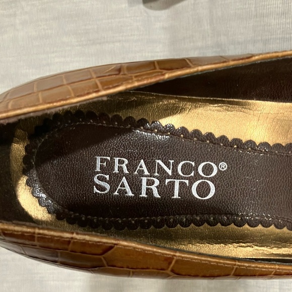 Women’s size 8.5 Franco Sarto leather pumps - Brown Crocodile Pattern Heels - Picture 7 of 11